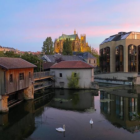 Une Vue Les Pieds Dans L'Eau Metz Eksteriør bilde